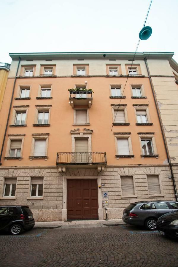 Casa Di Charme "Rosa-Rosae" Apartment Verona Bagian luar foto
