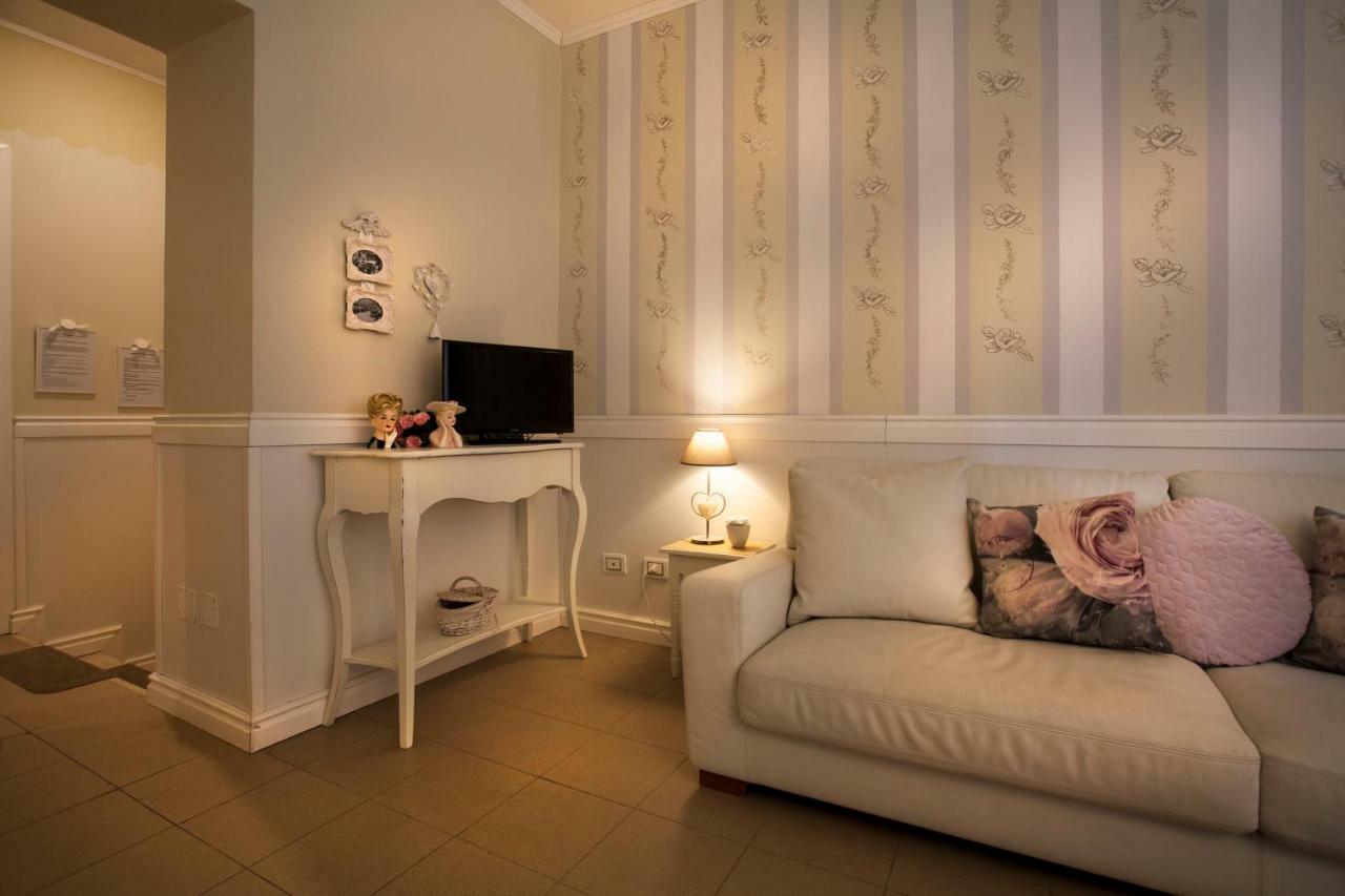 Casa Di Charme "Rosa-Rosae" Apartment Verona Bagian luar foto